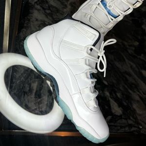 2014 Air Jordan 11 white / legend blue black size 6